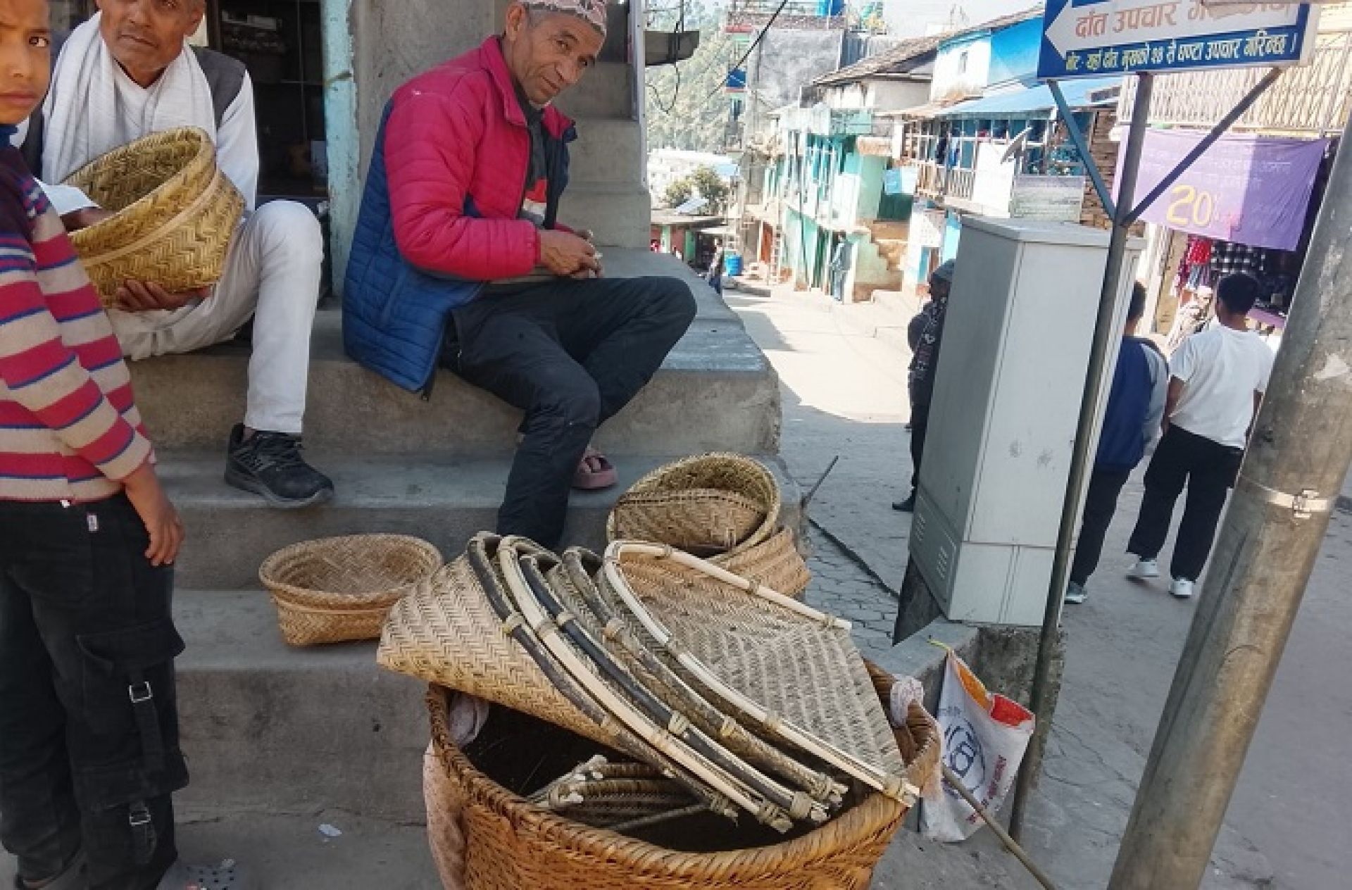 चोयाका सामाग्रीहरुको संरक्षणमा बाजुराका रावत: मेहेनत अनुसारको आम्दानी भने कम